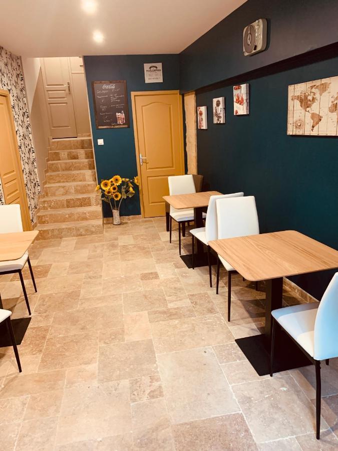Отель Le Relais De La Poste Гурдон-ан-Керси Экстерьер фото